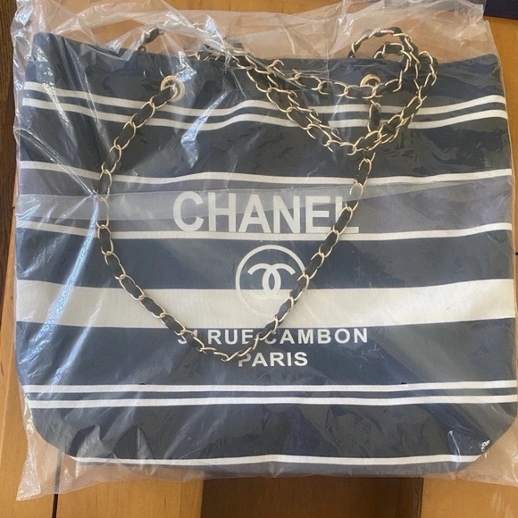 TOTE CHANEL Deauville Nautical Blue & White Striped w/ Navy Fabric & Chain - Picture 2 of 3